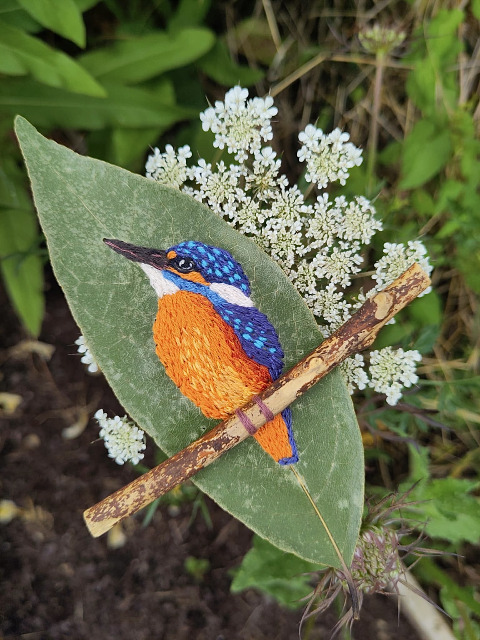 Broderie sur feuille d’arbre